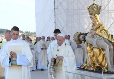 O Papa: a Virgem é modelo da fé do povo eslovaco, uma fé que se põe a caminho
