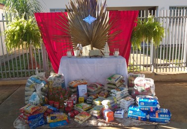 Paróquia Santa Cruz arrecada duas toneladas de alimentos no Corpus Christi