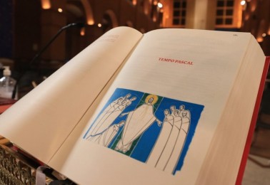 Primeira missa da 60ª AG marca o início do uso de textos da tradução brasileira do Missal Romano, aprovada pela Santa Sé